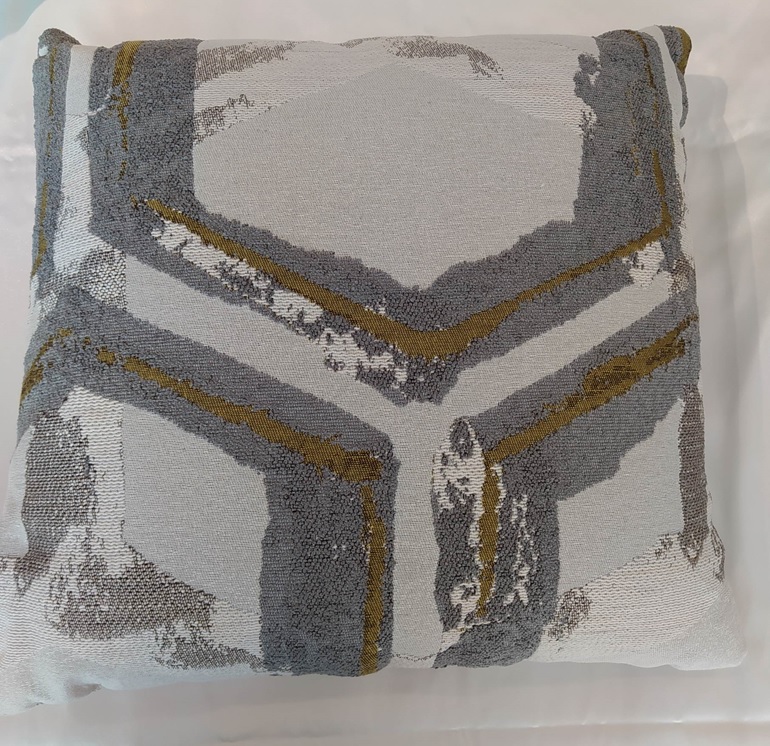 Bedding Cushion цагаан саарал даавуун хээтэй