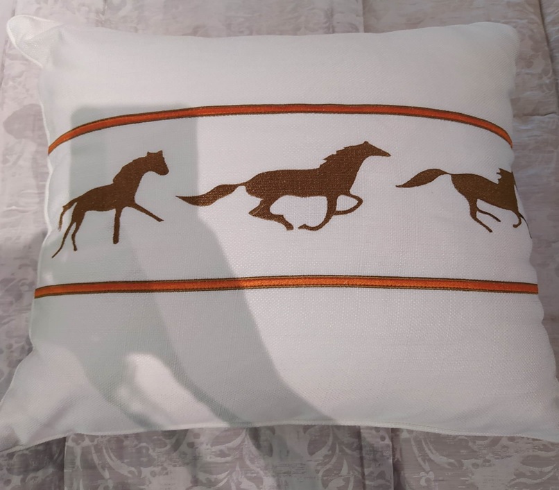 Bedding Cushion цагаан даавуун морь