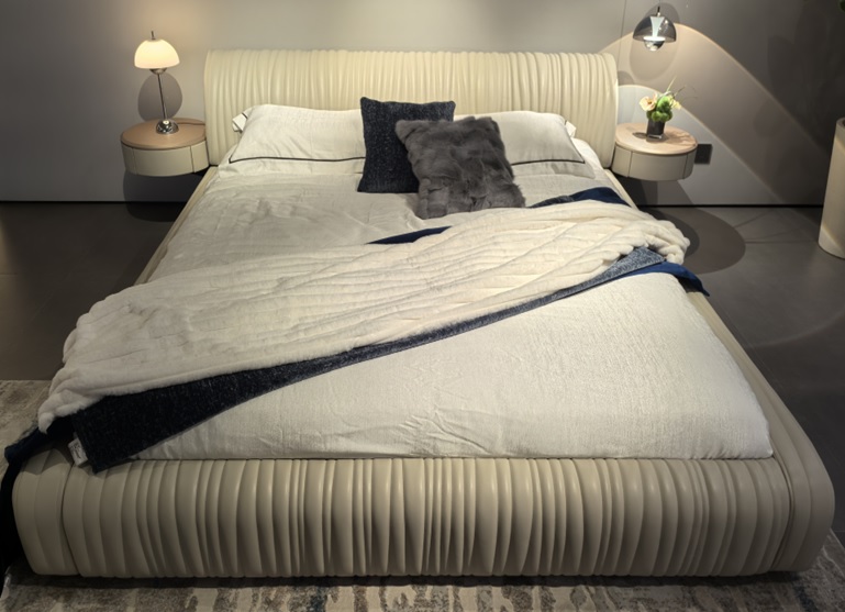 BED WITH 2 NIGHT STAND