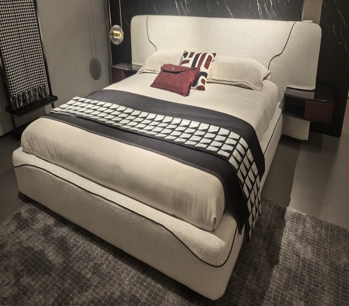 BED WITH 2 NIGHT STAND